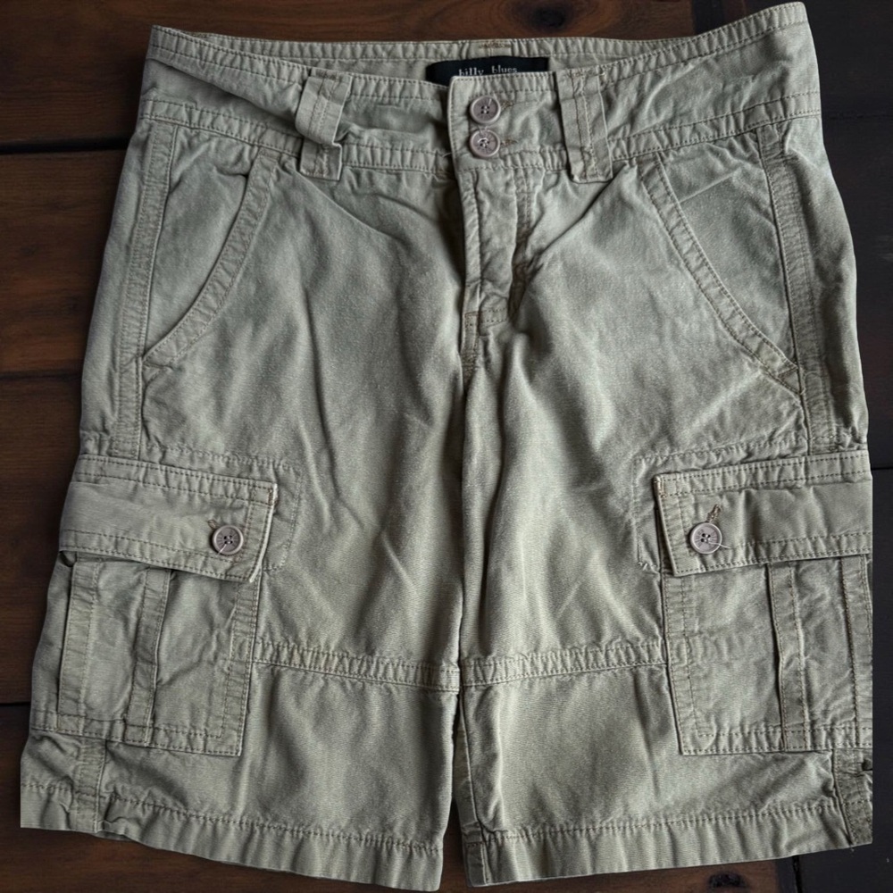 Billy blues Women size 6 Tan Cargo Shorts with Classic Knee-Length Design
